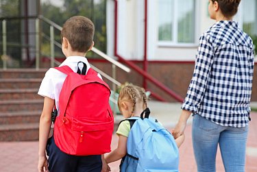 Геннадий Аверьянов: «Детям из одной семьи закон обеспечит право ходить в одну школу»